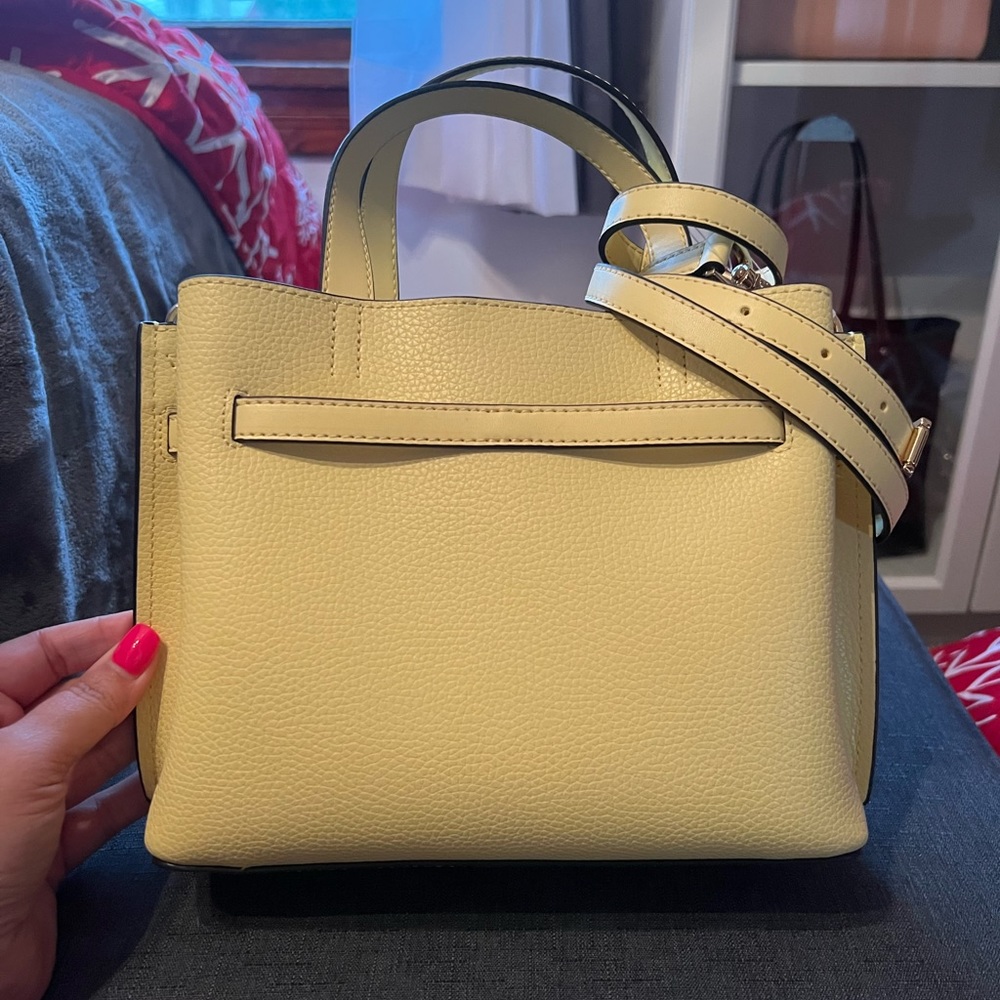 Brand new Michael Kors handbag. Comes with shoulder strap and dustbag. - Picture 2 of 4